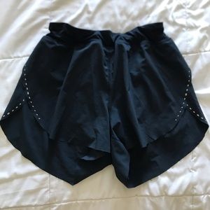 Lululemon find your pace shorts size 6 true navy
